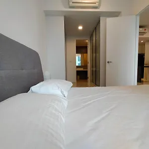 Robertson شقة